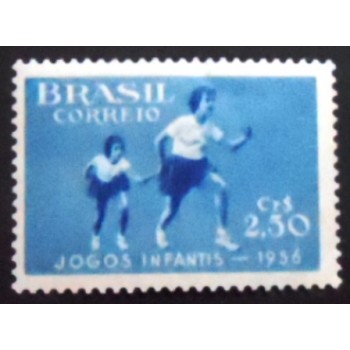 Selo postal do Brasil de 1956 6º Jogos Infantis N