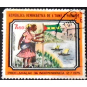 Imagem do selo postal de São Tomé e Príncipe de 1975 Man and woman  with flag anunciado