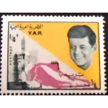 Imagem do selo da Rep. Árabe do Yemen de 1965 President Kennedy and Rocket Gantries anunciado
