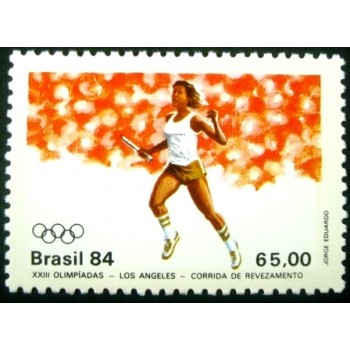 Imagem do selo postal do Brasil de 1984 Corrida de Revezamento M anunciado