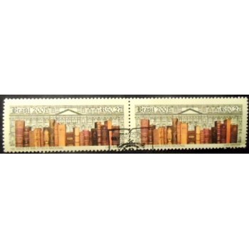 Par de selos do Brasil de 2001 Biblioteca Nacional MCC