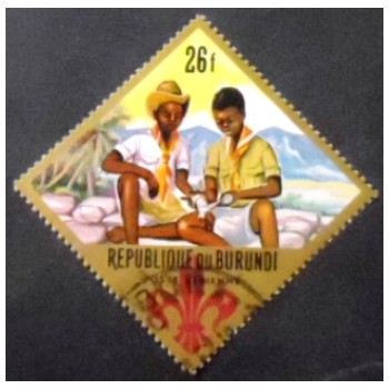Imagem do selo postal do Burundi de 1967 First Aid 26 anunciado