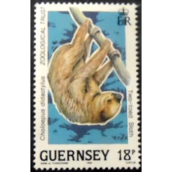 Imagem do selo postal de Guernsey de 1989 Linnaeus's Two-toed Sloth anunciado