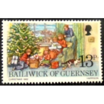 Imagem do selo postal de Guernsey de 1982 Exchanging Presents anunciado