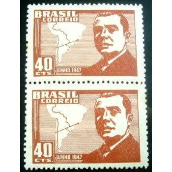 Par de selos postais do Brasil de 1947 Gonzales Videla M V