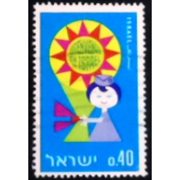 Imagem do selo postal de Israel de 1967 Emblem and Doll 40 U anunciado