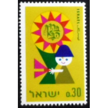 Imagem do selo postal de Israel de 1967 Emblem and Doll 0,40 M anunciado