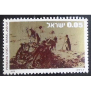 Imagem do selo postal de Israel de 1976 Pioneers clearing the land anunciado