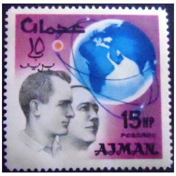 Imagem do selo postal de Ajman de 1966 E.H. White and McDivitt