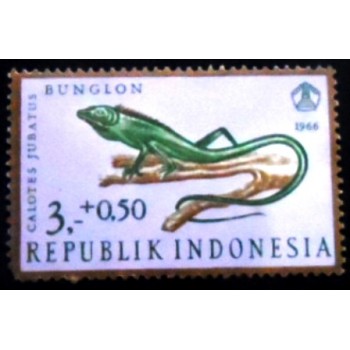 Selo postal da Indonésia de 1966 Maned Forest Lizard anunciado