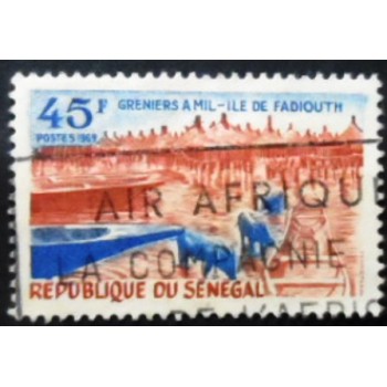 Selo postal do Senegal de 1969 Millet Granaries anunciado