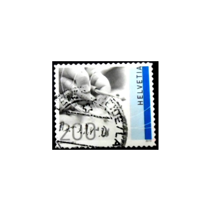 Imagem similar à do selo postal da Suíça de 2010 Handicrafts