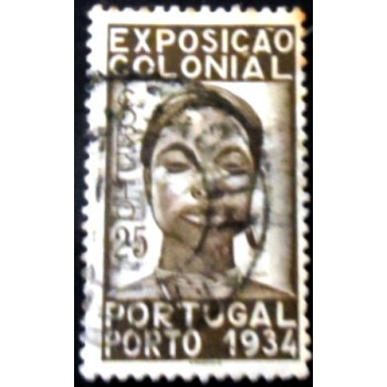 Selo postal de Portugal de 1934  Head of a Colonial 25