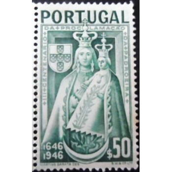 Selo postal de Portugal de 1946 Maria with Child Jesus M