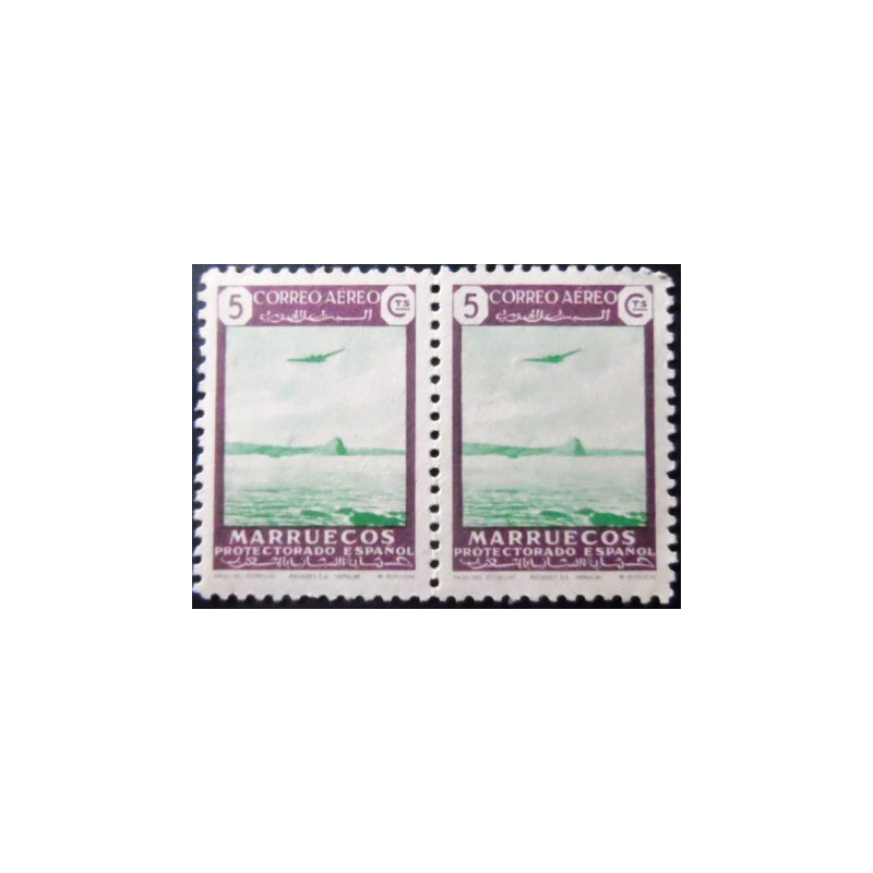 Par de selos postais do Marrocos de 1949 Landscape & aircraft