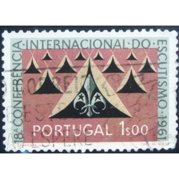 Imagem similar à do selo postal de Portugal de 1962 Tents and Scout emblems 1$