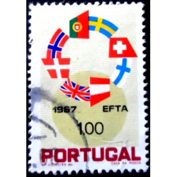 Imagem similar à do selo postal de Portugal de 1967 Ring of Flags 1