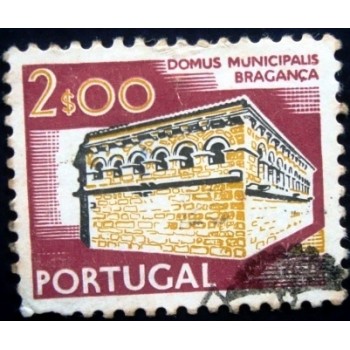 Imagem similar à do selo postal de Portugal de 1975 Bragança City Hall yII