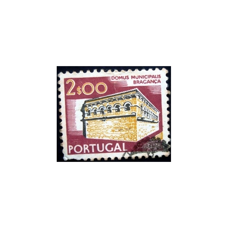 Imagem similar à do selo postal de Portugal de 1975 Bragança City Hall yII