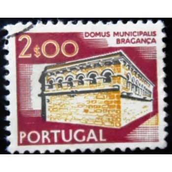 Imagem similar à do selo postal de Portugal de 1977 Bragança City Hall YIV