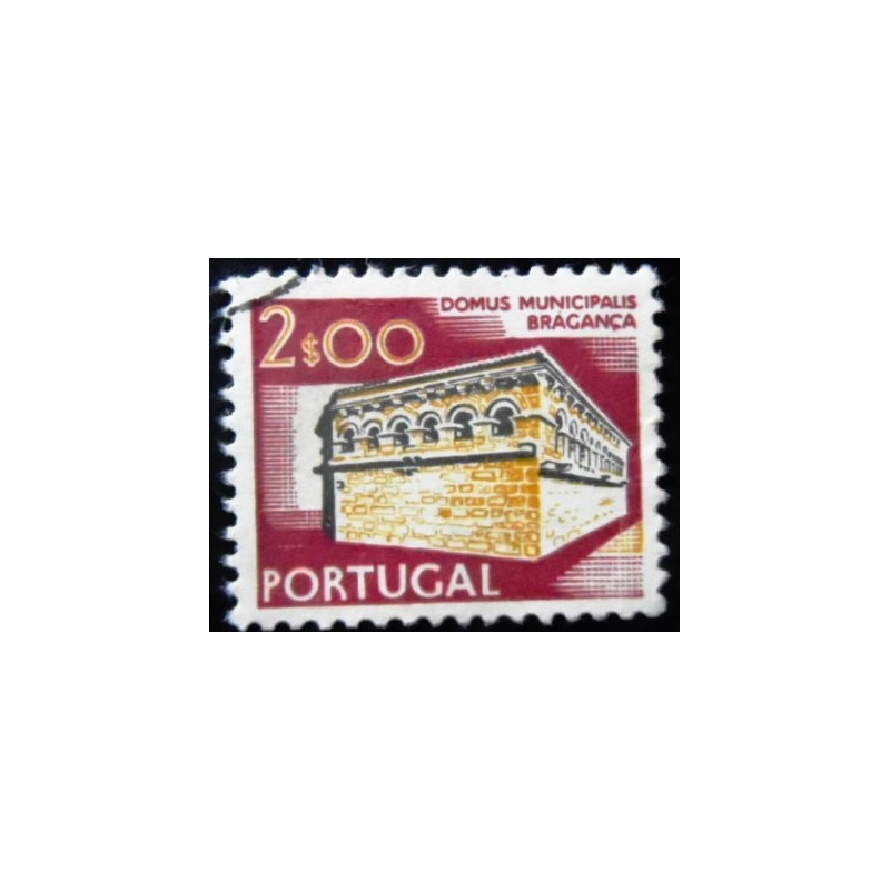 Imagem similar à do selo postal de Portugal de 1977 Bragança City Hall YIV