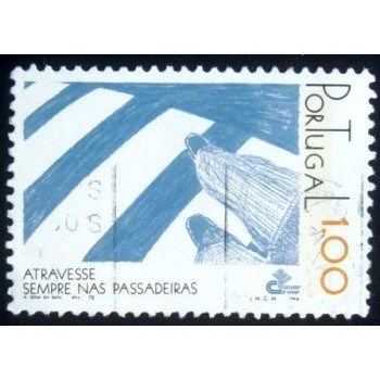 Imagem similar à do selo postal de Portugal de 1978 Pedestrian on Zebra crossing