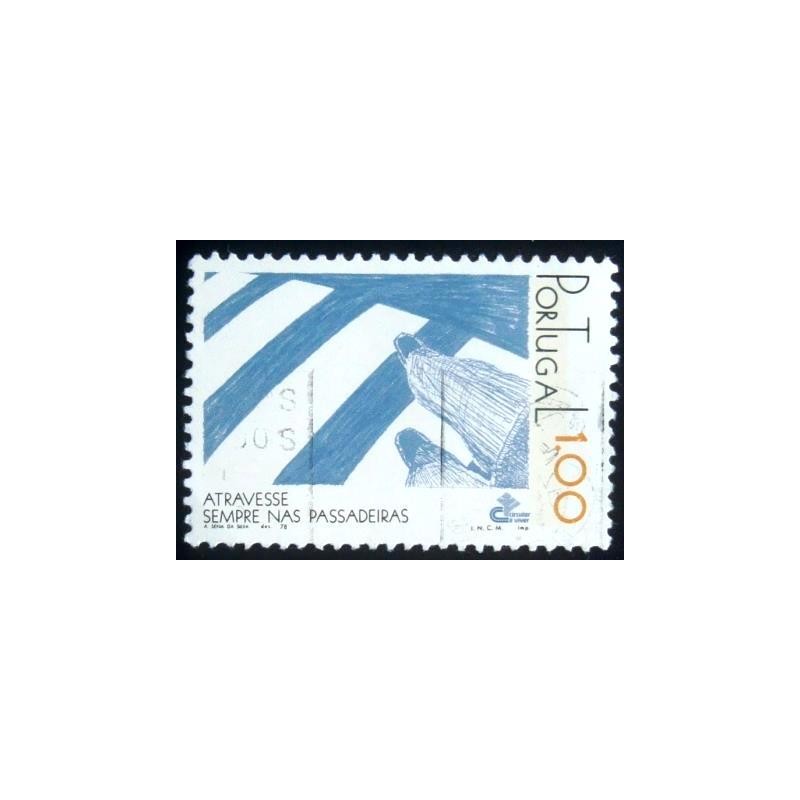 Imagem similar à do selo postal de Portugal de 1978 Pedestrian on Zebra crossing