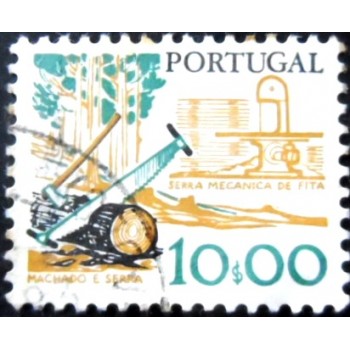 Imagem similar à do selo postal de Portugal de 1979 - Axe saw and mechanical saw