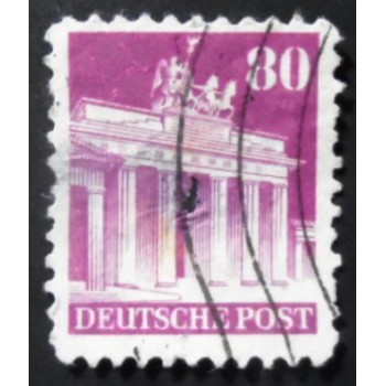 Imagem similar à do selo postal da Alemanha de 1951 Brandenburg Gate