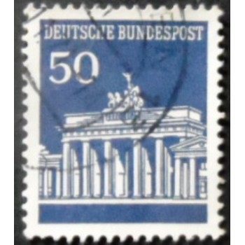 Imagem similar à do selo postal da Alemanha Berlim de 1966 Brandenburg Gate