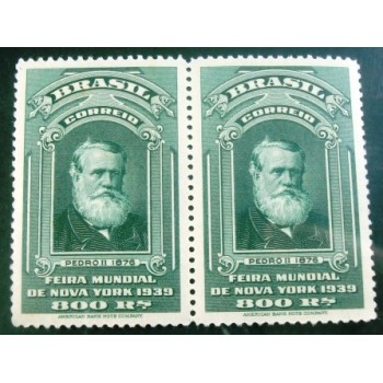 Par de selos postais do Brasil de 1939 D. Pedro II N