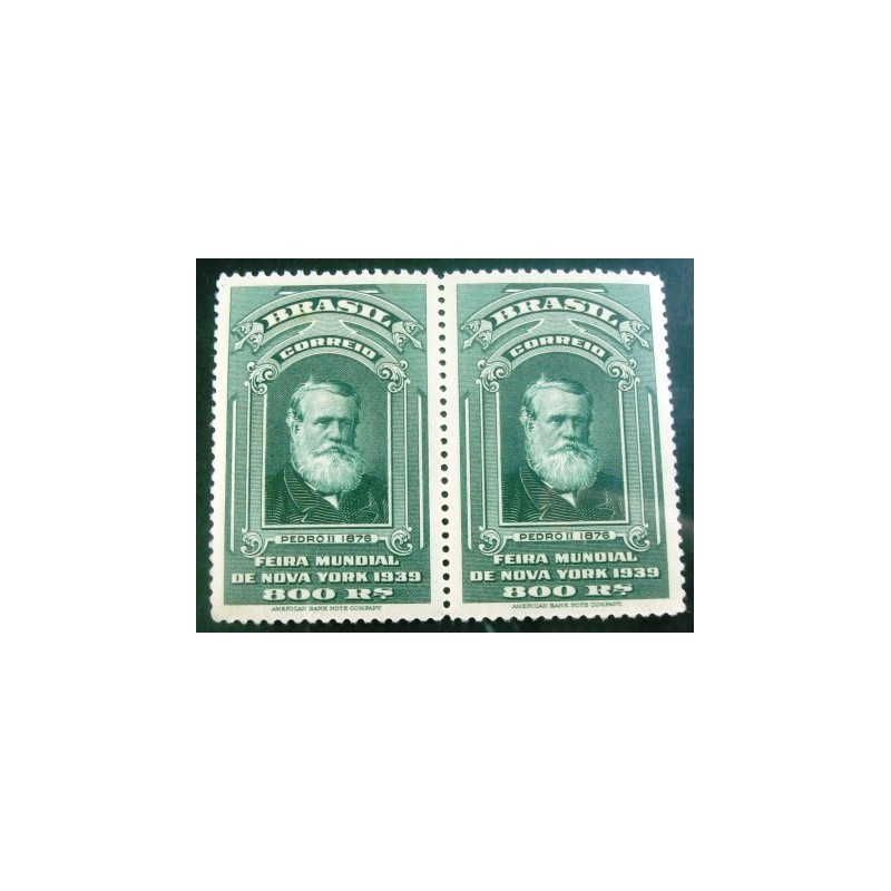 Par de selos postais do Brasil de 1939 D. Pedro II N