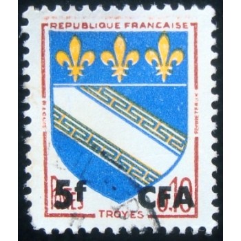 Selo postal de Reunion de 1963 Troyes Coat of Arms surcharged