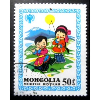 Selo postal da Mongólia de 1980 Girl Watching Boy Playing Flute U