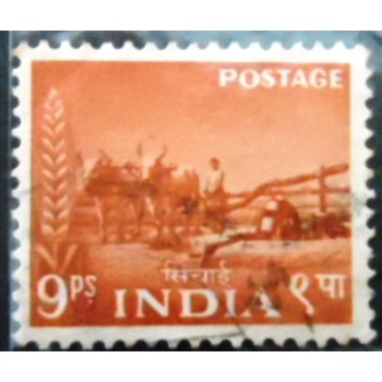 Selo postal da Índia de 1955 Bullock-driven Well