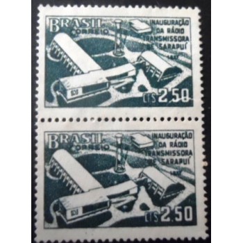 Par de selos postais do Brasil de 1957 Estação de Sarapuí N