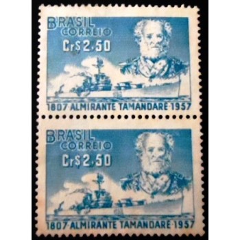 Par de selos postais do Brasil de 1957 Almirante Tamandaré N