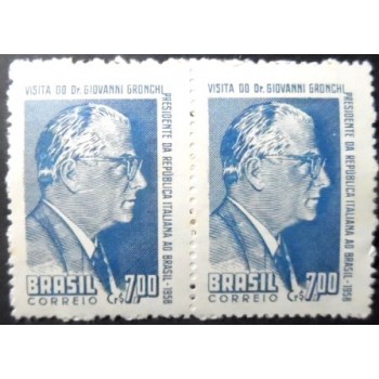 Par de selos postais do Brasil de 1958 Presidente Giovanni Gronchi M