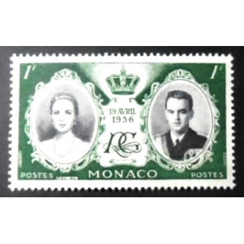 Selo postal comemorativo de Monaco de 1956 Rainier III e Grace Kelly