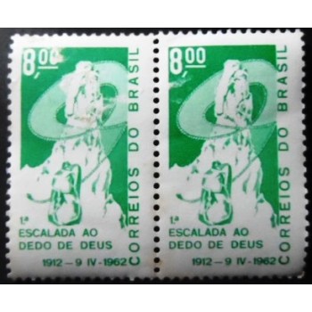 Par de selos postais do Brasil de 1962 Dedo de Deus