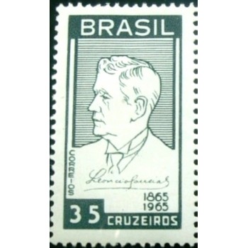 Selo postal do Brasil de 1965 Leôncio Correia M