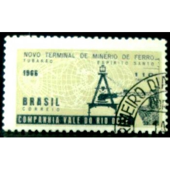 Selo postal do Brasil de 1966 Terminal de Tubarão MCC