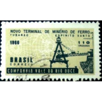 Imagem similar à do selo postal do Brasil de 1966 Terminal de Tubarão U