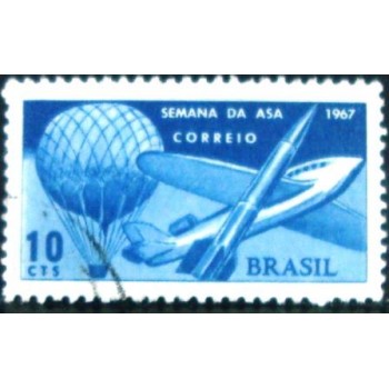 Imagem similar  à do selo postal do Brasil de 1967 Semana da Asa U