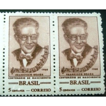 Par de selos postais do Brasil de 1968 Maestro Francisco Braga