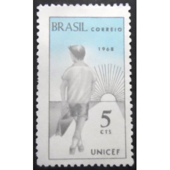 Selo postal do Brasil de 1968 UNICEF M