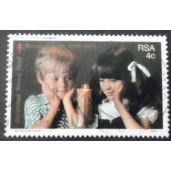 Selo postal da África do Sul de 1979 Children staring at lit candle