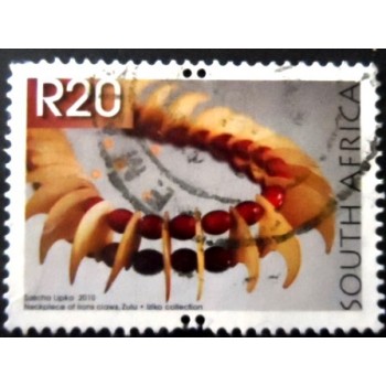 Selo postal da África do Sul de 2010 Neckpiece of lions claws Zulu