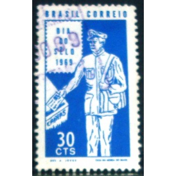 Imagem similar à do selo postal do Brasil de 1969 Carteiro U