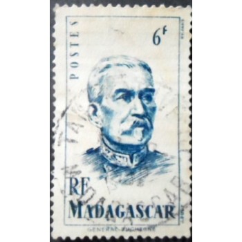 Selo postal de Madagascar de 1946 General Duchesne